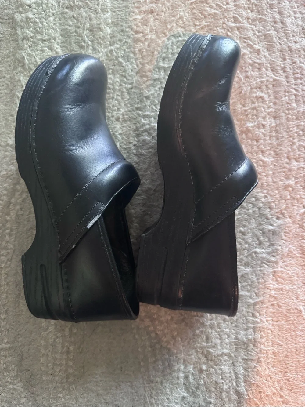 GUC dansko 43/12 women's Black Slip-On Leather Clogs